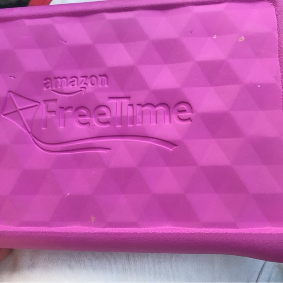 Amazon free time pink tablet case has flaws tablet not Included - Picture 3 of 6